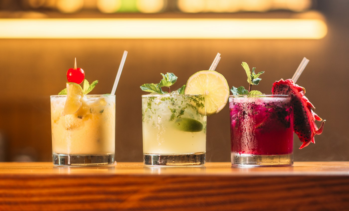Cocktails met verse citrus en ijs